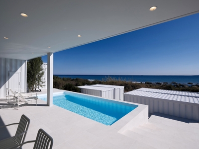 太平洋を一望できる全天候型テラス