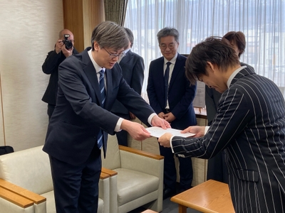 MYDTZBZHd27cjWRUCJNz.jpeg?w=940&h=940