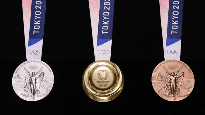 東京オリンピックの際に実際に使われたメダル。出典:IOC - International Olympic Committee
