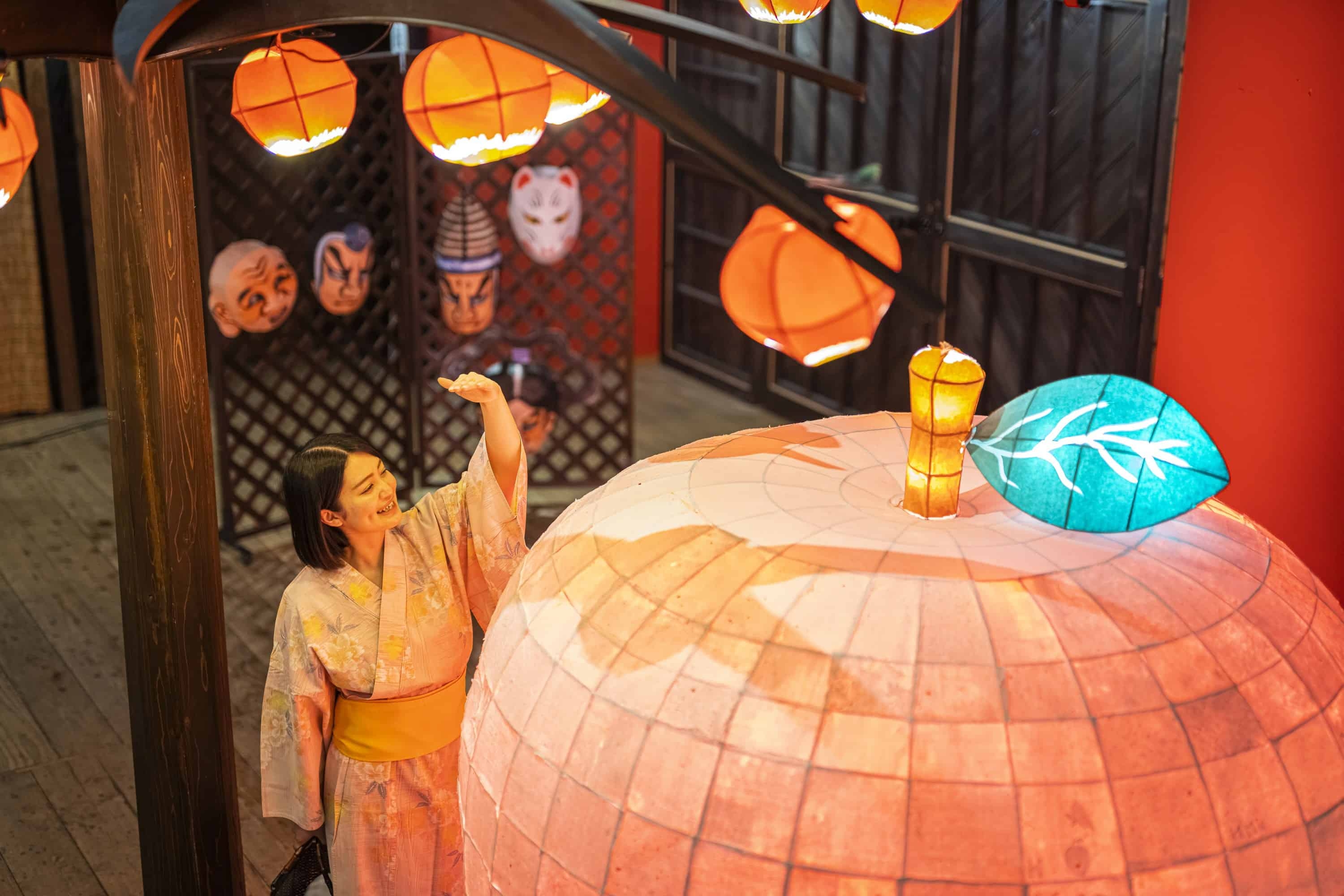 【青森屋】りんごをテーマにした「じゃわめぐりんご祭り」開催~「巨大りんご灯篭」と灯篭制作体験「私(わ)だげのりんごっこ作り」も新しく追加~|期間:2022年9月1日~11月28日