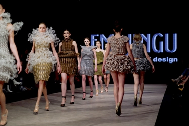 バルーンアーティスト神宮エミ氏がNYファッションウィーク参加 　「センペルテックス」代理店のキッシーズ株式会社がサポート