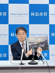 Mc6b0gRMTe14TTQ70g8Z.jpg?w=940&h=940