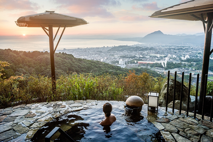 絶景とともに極上の温泉リラクゼーション(イメージ)