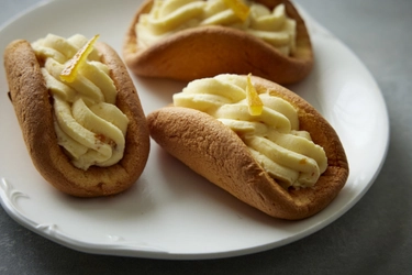 エシレ・マルシェ オ ブール（大阪・阪急うめだ本店）より大人気商品  「オムレット・オランジュ」が5年ぶりに期間限定で販売再開　バタークリームにオレンジが爽やかに香る夏のオムレット