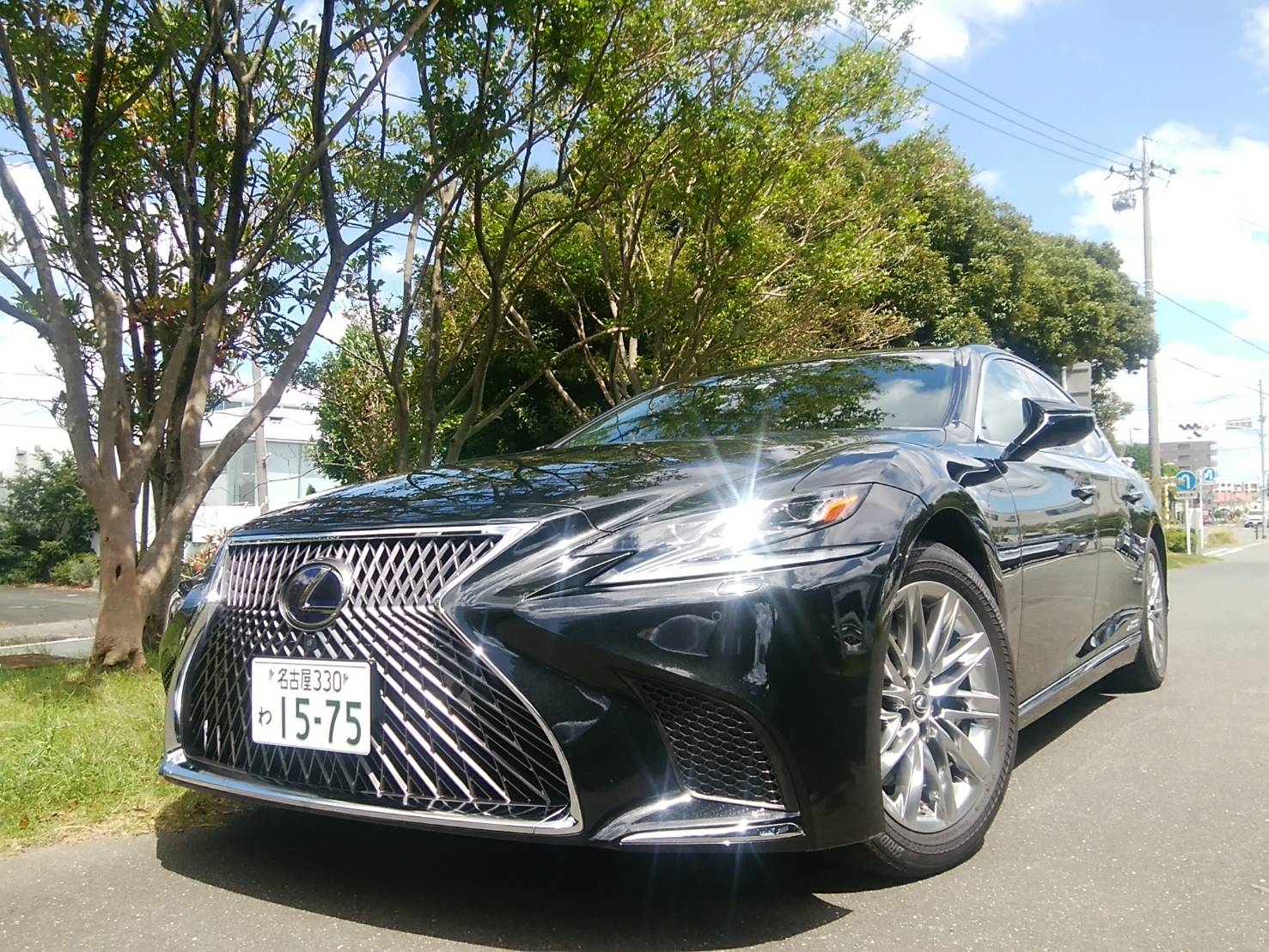 レクサスのフラッグシップセダンLS500ｈレンタカー
