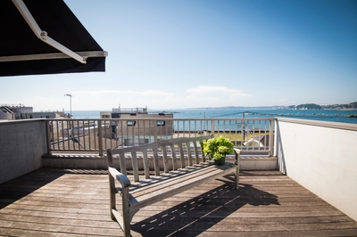 MoOvzOnAFHD4L1UqQbCq.jpg?w=940&h=940