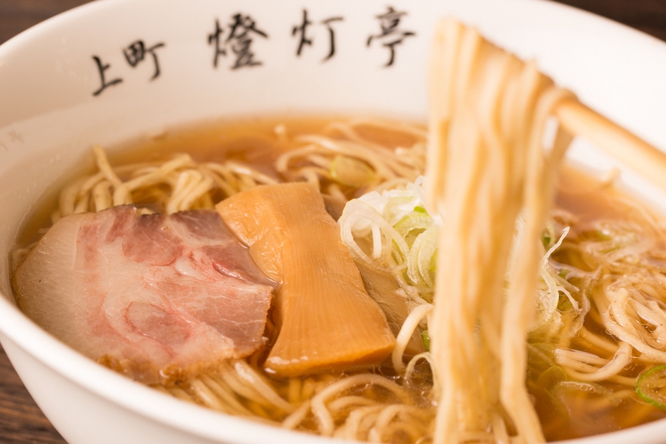 上町駅から徒歩4分!石挽全粒粉麺とスープが評判の『支那そば 燈灯亭』詳しい情報を駅近ドットコムで公開