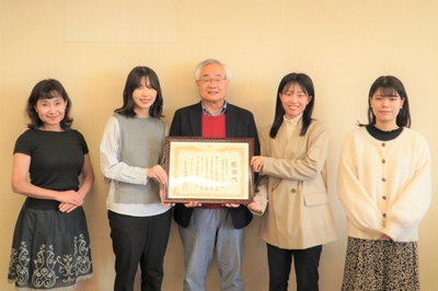 Mq8QAlJ8fnog1lmQanm4.jpg?w=940&h=940