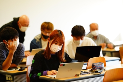 MsKVAe5xkSPjI2nnf7Vo.jpg?w=940&h=940