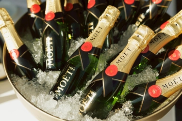 “2025年夏、紀尾井町の夜が弾ける” ##「MOET SPARKLING SONIC -泡と音のテラス-」開催決定　 ラグジュアリーとカジュアルが融合する、 夏のスペシャルテラスイベント