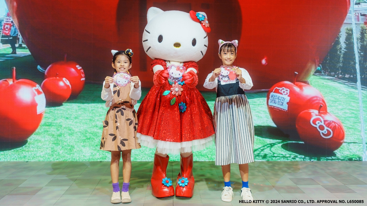 AWAJI HELLO KITTY APPLE LAND チケットを事前予約して素敵なグッズをゲットしよう! 『事前予約限定ダイカットパスケース プレゼント』 11月1日より事前予約開始