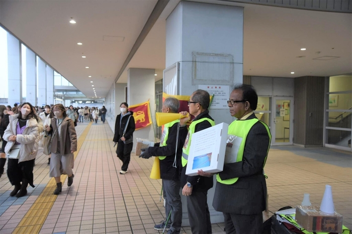 買い物客らに呼び掛け