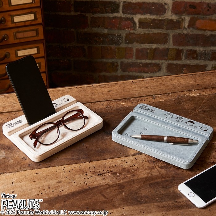 PEANUTS スヌーピー スマホスタンドトレー 4,950円(税込)