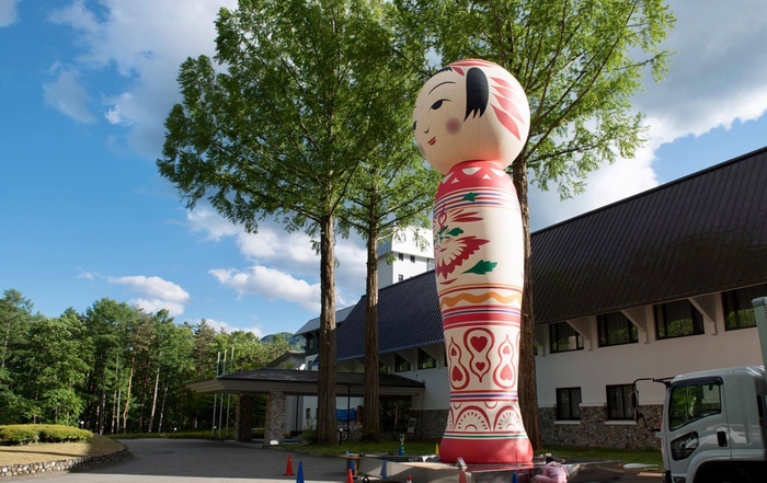 高さ12m!超巨大こけし「花子」