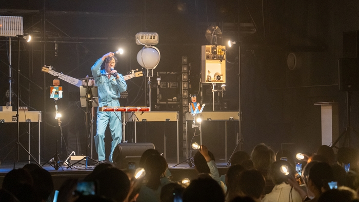 明和電機★UMEツアー ペンライトを使用した楽曲の様子