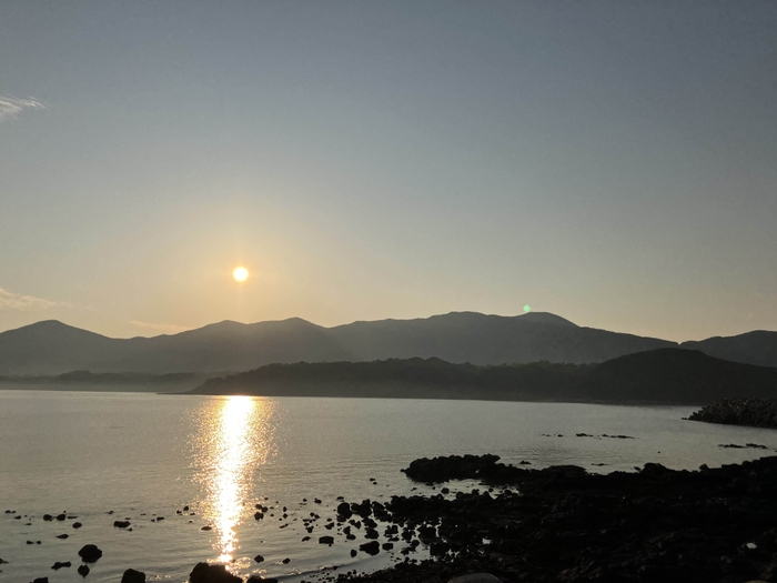 「ものづくり工房」から徒歩数分で広がる海