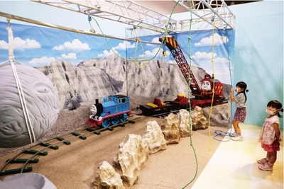 ＃４ボルダー、線路をふさぐ