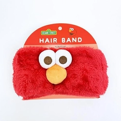 セサミストリートのエルモとクッキーモンスターのふわふわグッズが楽しく盛り上げてくれる毎日！Here we go !