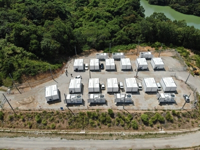 ヘキサが福岡県田川市で建設中の蓄電所。サングロウ製の蓄電設備が設置されている