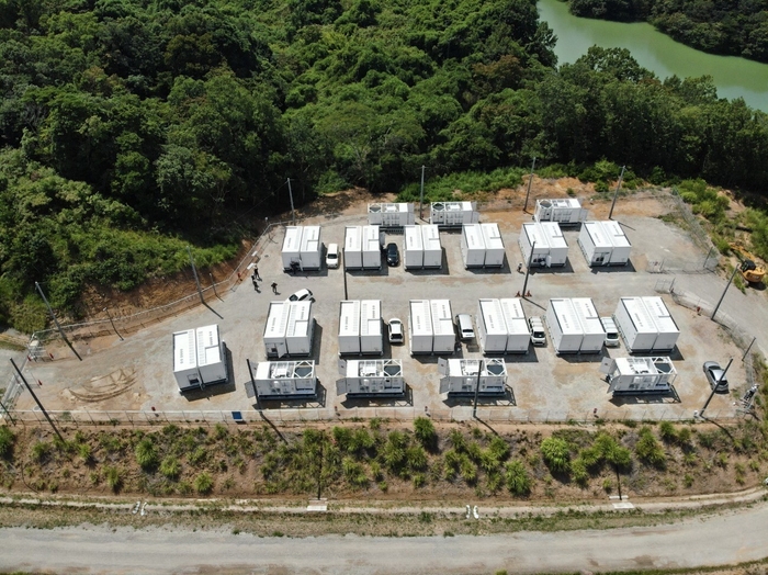 ヘキサが福岡県田川市で建設中の蓄電所。サングロウ製の蓄電設備が設置されている