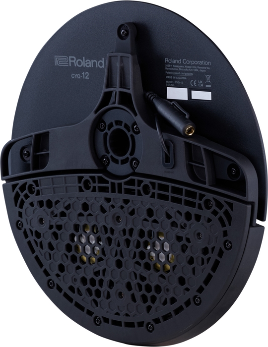 多孔構造を採用したシンバル「CYQ-12」(裏面)