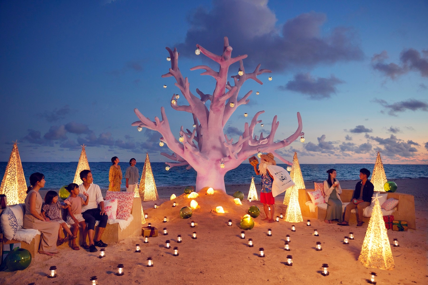 【リゾナーレ小浜島】「南の島のビーチクリスマス」今年も開催！全長6メートルのサンゴ型ツリーが登場｜期間：2021年12月1日～25日
