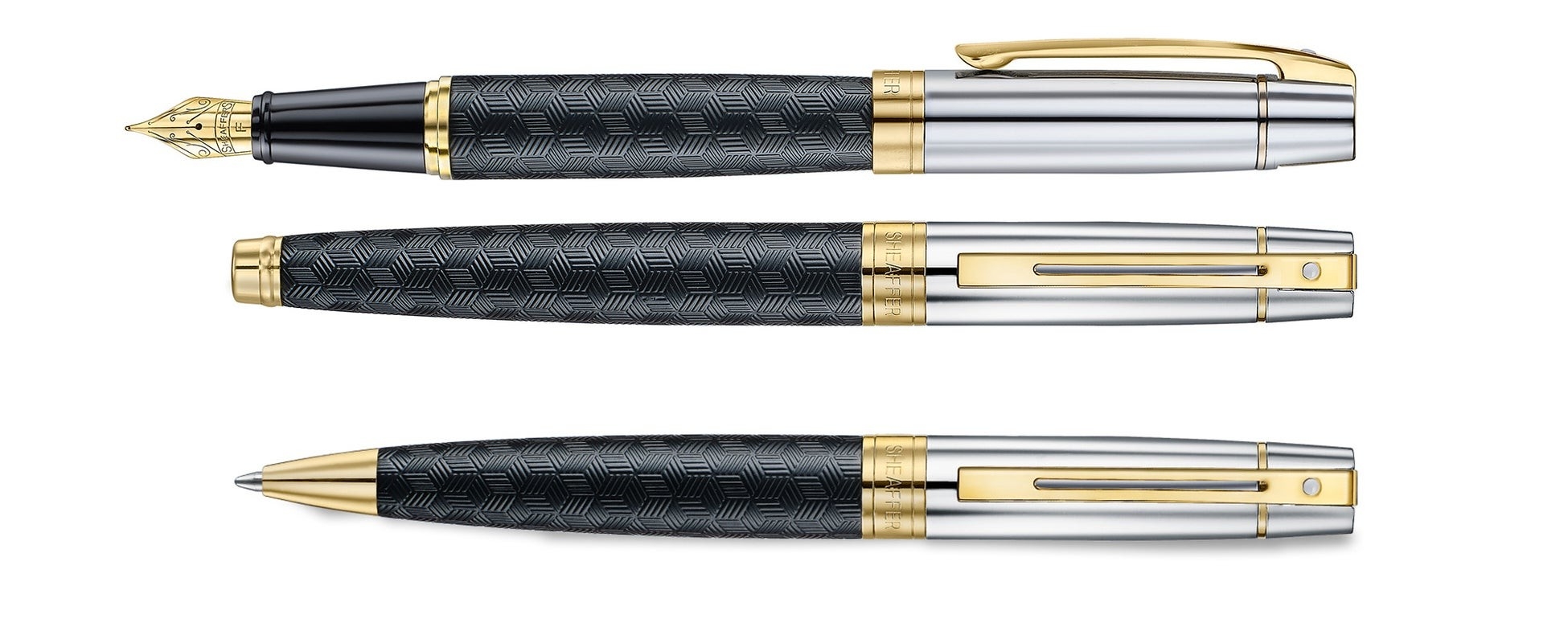 万年筆:キャップを開けた状態(上)、万年筆:キャップを閉じた状態(中)、ボールペン(下)