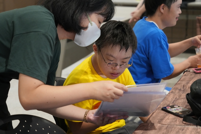 注文に時間がかかるカフェ (16:00~19:00)