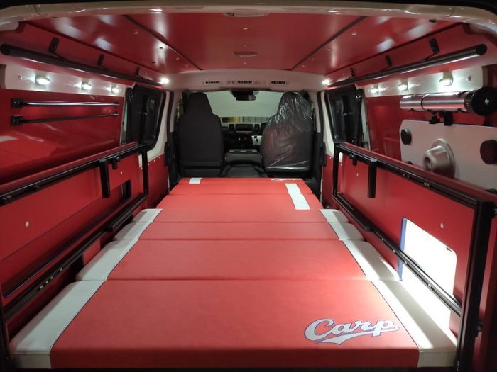 ホビクル・カープ仕様車ベッド下段 長さ:270cm 幅:135cm(座席部120cm) 高さ:28cm