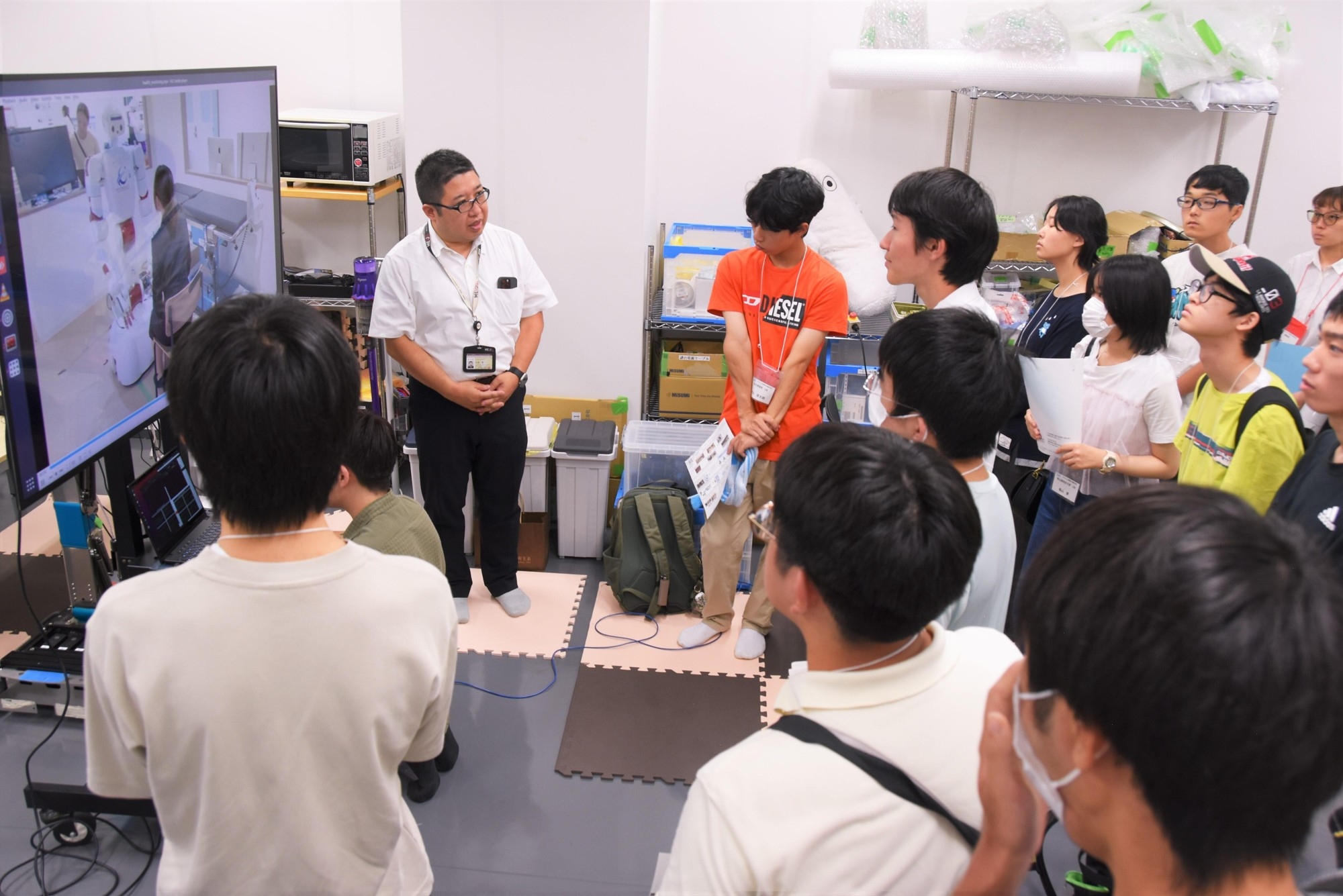 健康状態をモニタリングするロボットの動画で解説