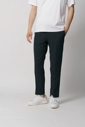 無数の微細な穴でより涼しく快適　抜群の通気性で“空気が通り抜ける”ビジネスパンツを発売