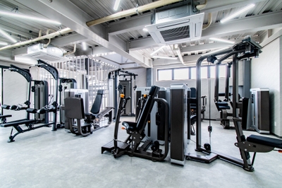 筋力トレーニングマシン