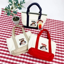 予約受付が過熱している新作。ポケットのペコちゃん刺繍がキュート♪即予約がオススメなキャンバス地ミニトートバッグ