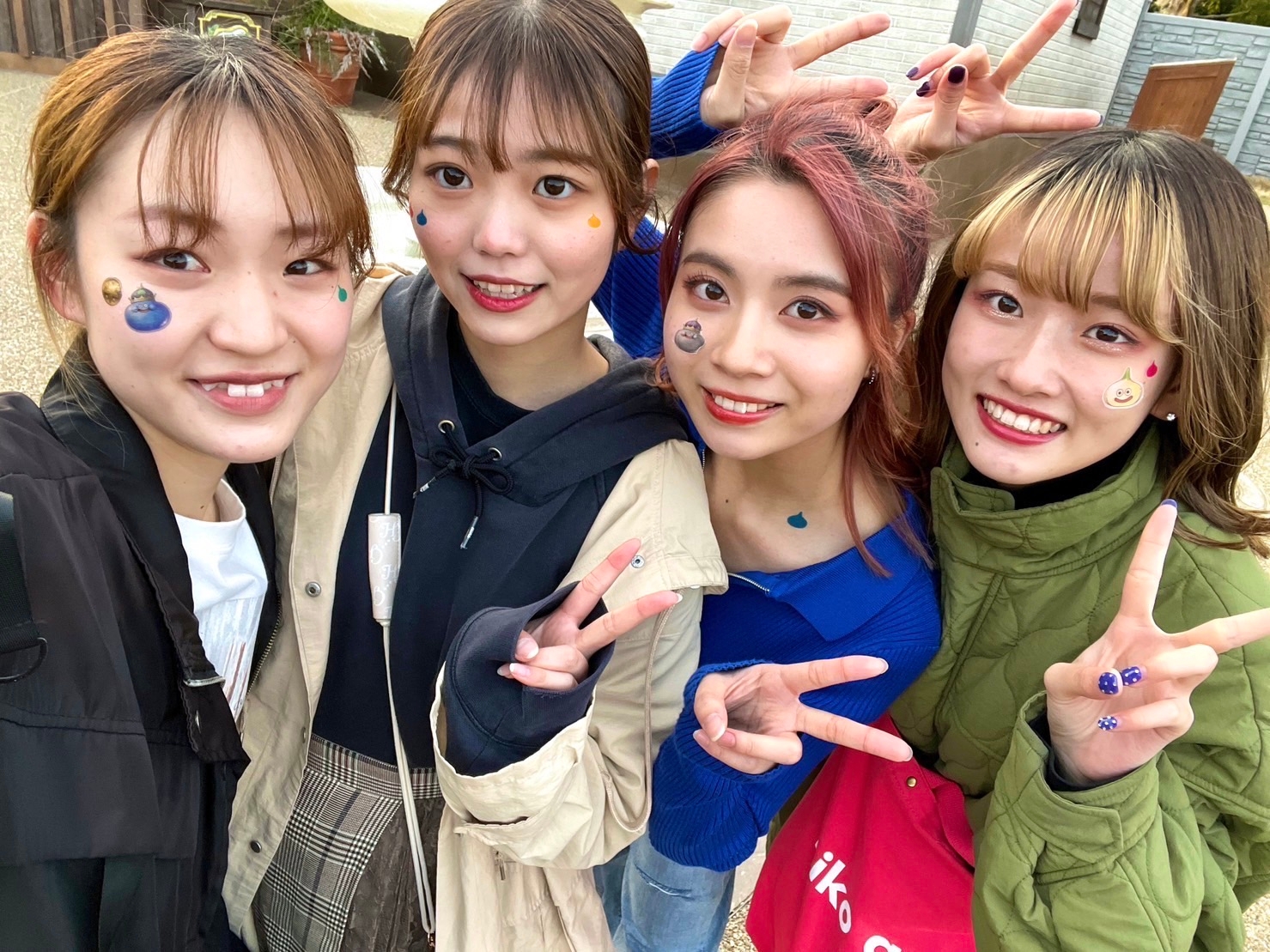 大切な友達とガールズトリップ！可愛い写真と思い出を残そう！ #女子旅クエスト「春の思い出フェイスシール」明日、４月15日開始