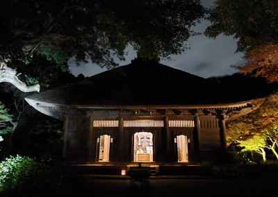 覚園寺（かくおんじ） 夕暮れの薬師堂（本堂）
