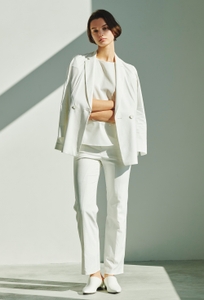 Na7Oik8YwxW5i6VLIi8Z.jpg?w=940&h=940