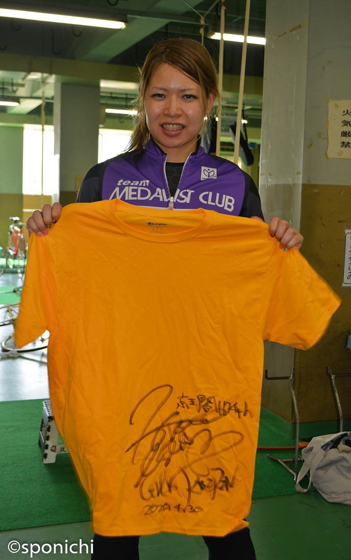 ガールズケイリン・石井寛子選手サイン入りTシャツ