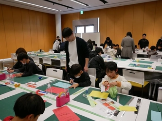 近畿大学産業理工学部生が子どもたちと"光のアート"を創出　飯塚市「エコLightナイト」でワークショップを開催