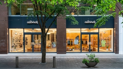 （オールバーズ丸の内店 正面入り口にてマルシェを開催）