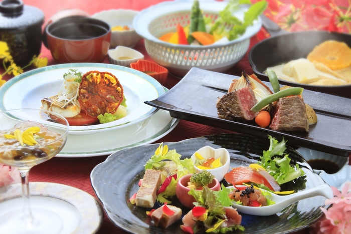 お料理はプレミアムコース絢爛