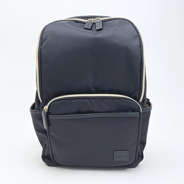 ムーミンのシンプルで大人っぽいリュック。ブラックカラーにさりげないムーミンデザインがおしゃれすぎます。