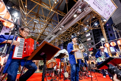 NlzLjlBL0NNJ8gQT3UCW.jpg?w=940&h=940