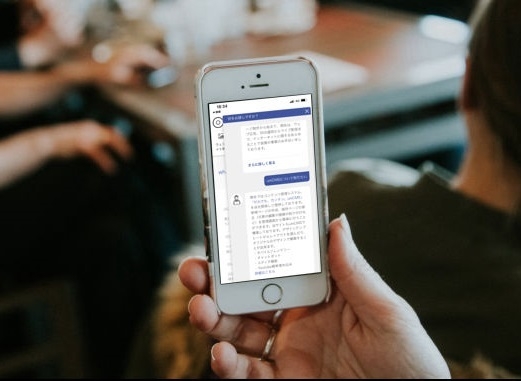 チャットボット利用イメージ スマホ