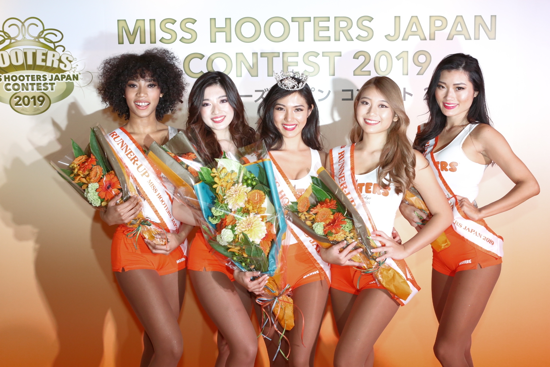 美品　HOOTERS　フーターズ　ウエイトレス　制服 Np4pchU3TgF1akJDUOF6.jpg