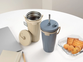 和平フレイズよりストローを入れたまま蓋を閉められる「トート ストロー付2wayタンブラー」に470mlのモカ・ネイビーが新登場！
