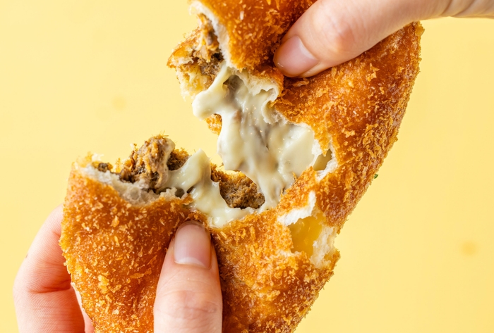 のびる!ねばりっこチーズカレーパン 480円