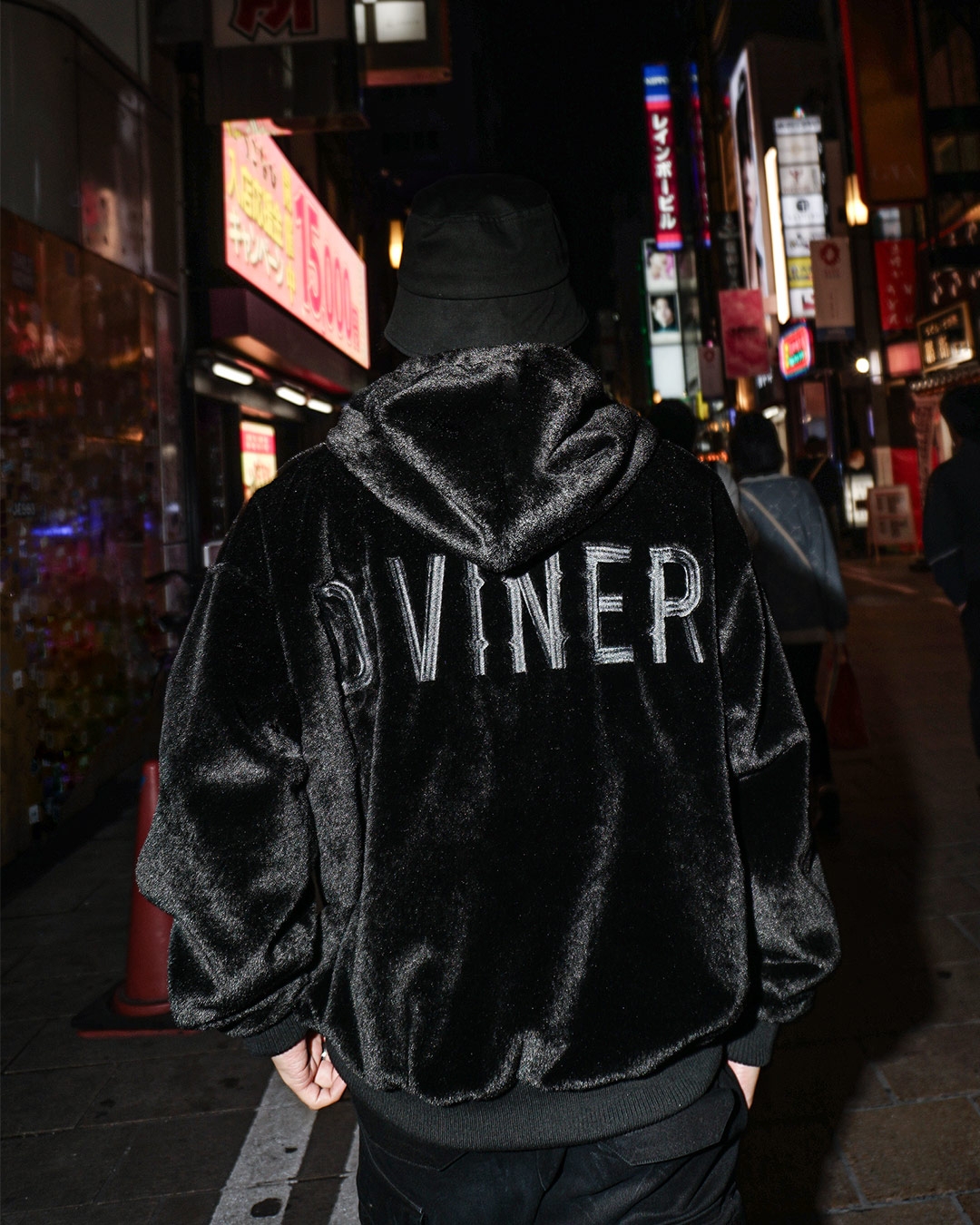 ブラックストリートファッションで話題の『DIVINER(ディバイナー)』より、AW新作アイテムが12月5日より販売開始。