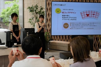 午前の部でプレゼンするいずれも３年の北山葉南さん（右）と岡秀昭さん