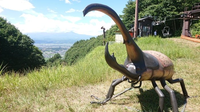 山頂の巨大ヘラクレス