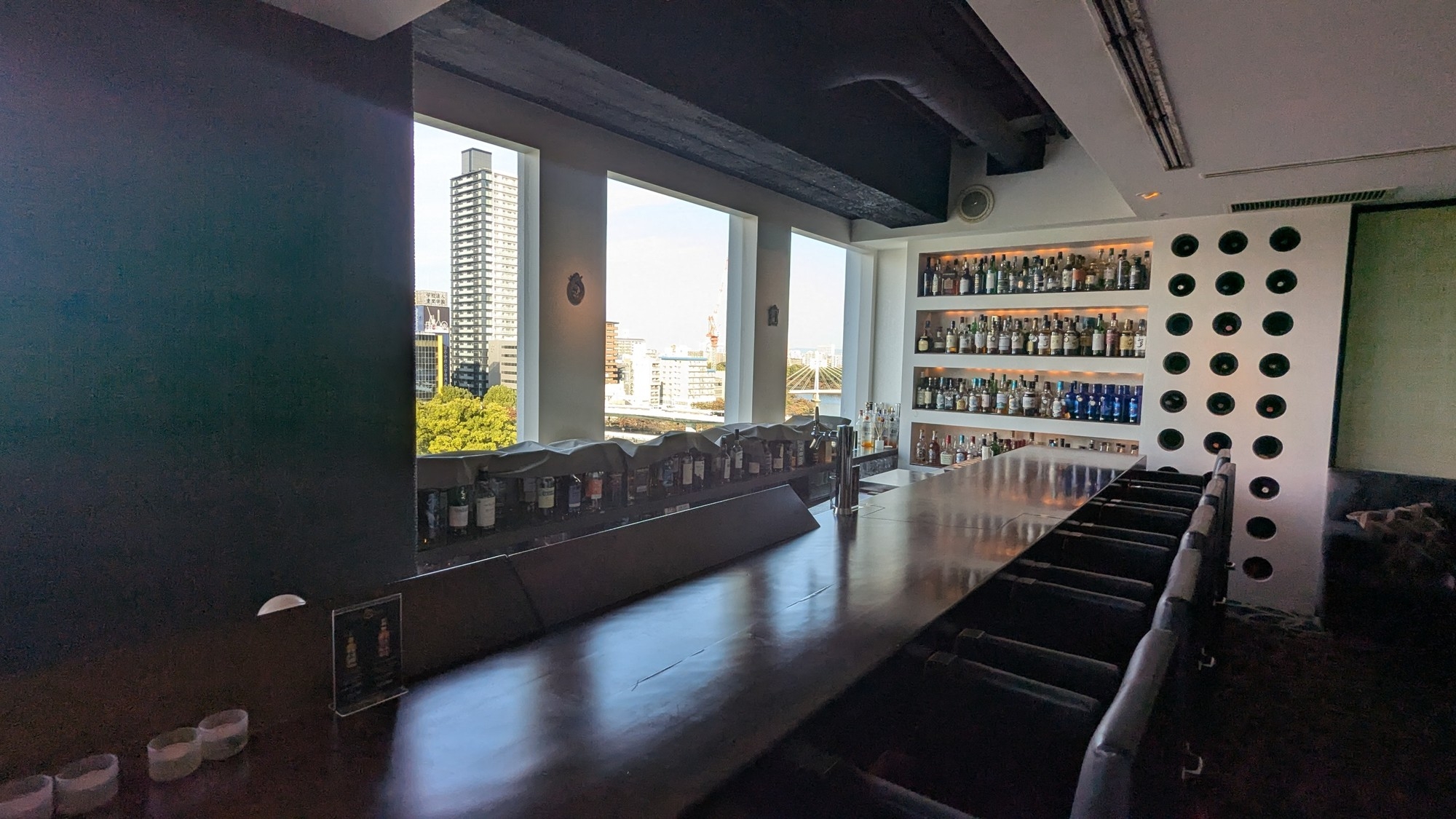 メインバー川面 は大川を眺めながら大人の空間